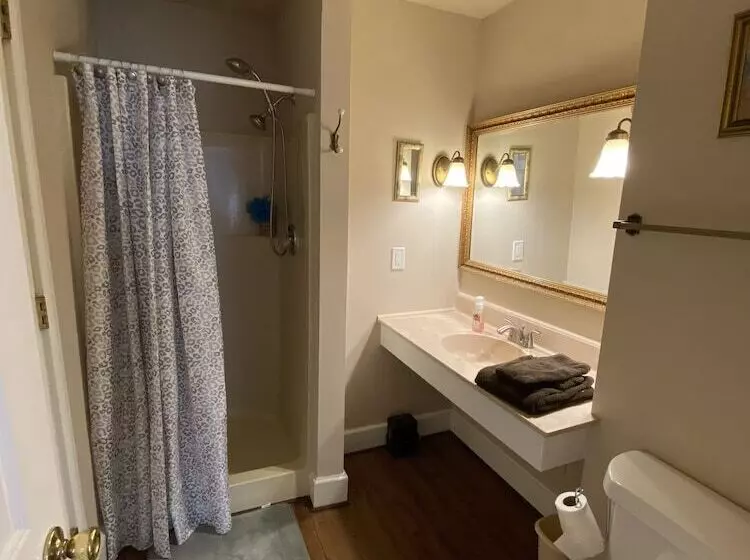 Aamiaismajoitus (B&B) Misty Mountain Inn