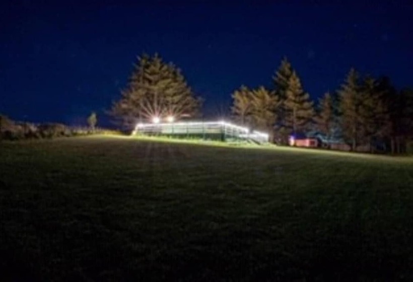 Green Yurt With Hot Tub   Sleeps 3, Parking & Wifi