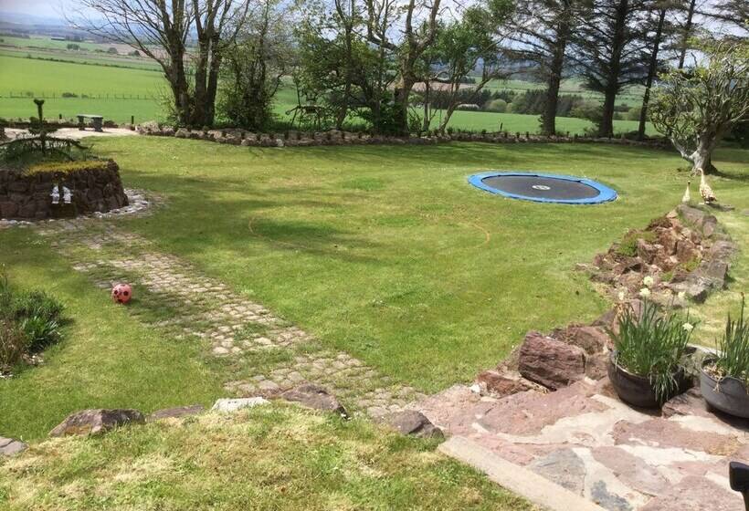 Green Yurt With Hot Tub   Sleeps 3, Parking & Wifi