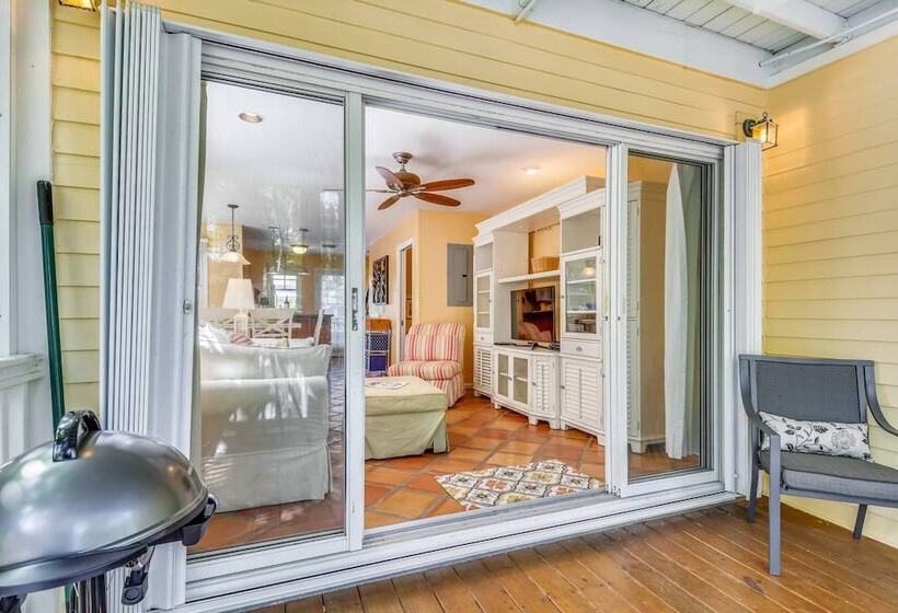 Cottage By The Pool By Avantstay W/ Balcony, Bbq & Shared Pool! Month Long Stays Only