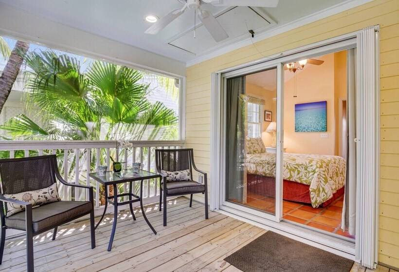 Cottage By The Pool By Avantstay W/ Balcony, Bbq & Shared Pool! Month Long Stays Only