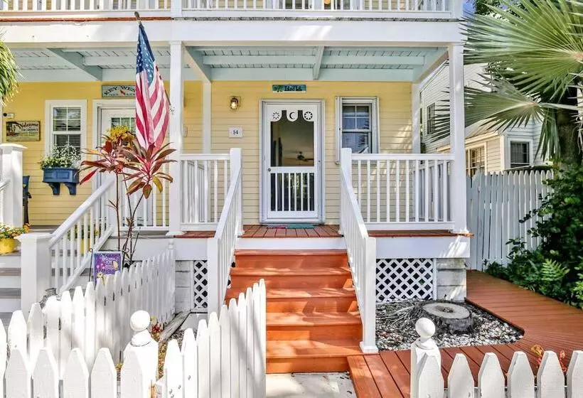 Cottage By The Pool By Avantstay W/ Balcony, Bbq & Shared Pool! Month Long Stays Only