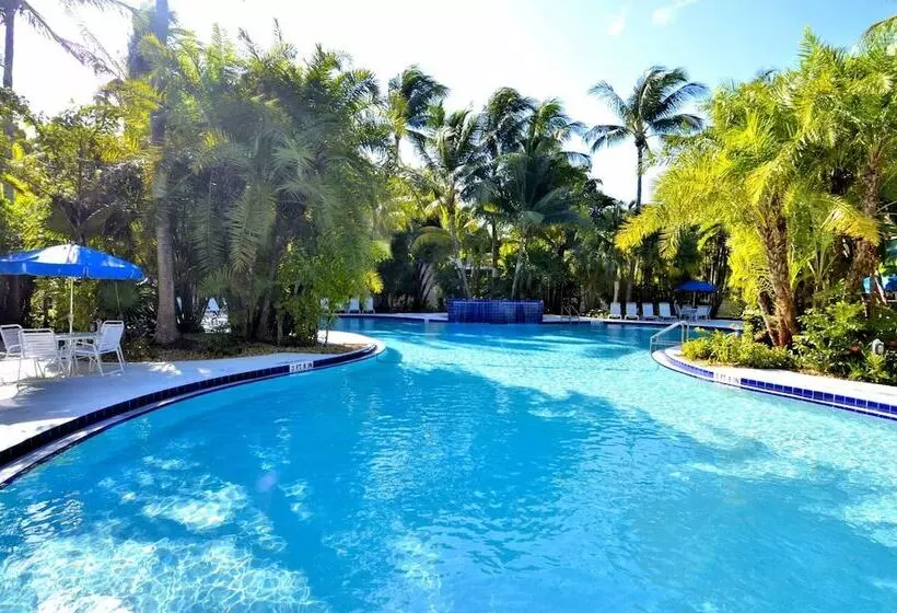 Cottage By The Pool By Avantstay W/ Balcony, Bbq & Shared Pool! Month Long Stays Only