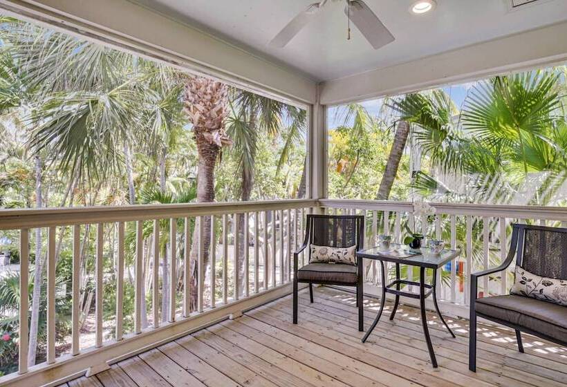 Cottage By The Pool By Avantstay W/ Balcony, Bbq & Shared Pool! Month Long Stays Only