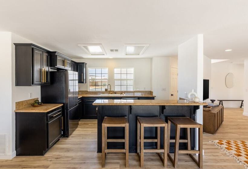 Desert View By Avantstay20mins From Joshua Tree! W/ Container Pool!