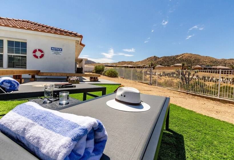 Desert View By Avantstay20mins From Joshua Tree! W/ Container Pool!