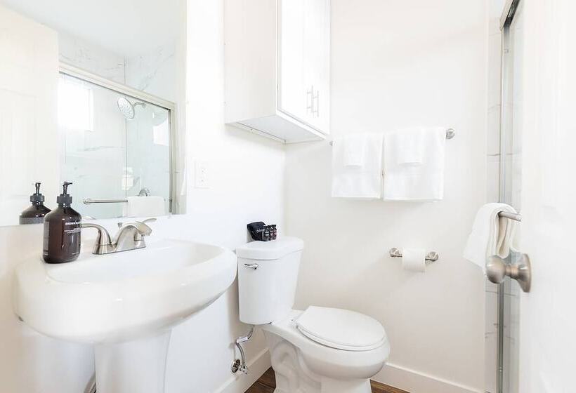 Grant Hill 2 Unit Buyout By Avantstay 7 Br 2 Unit Home W/ Patio