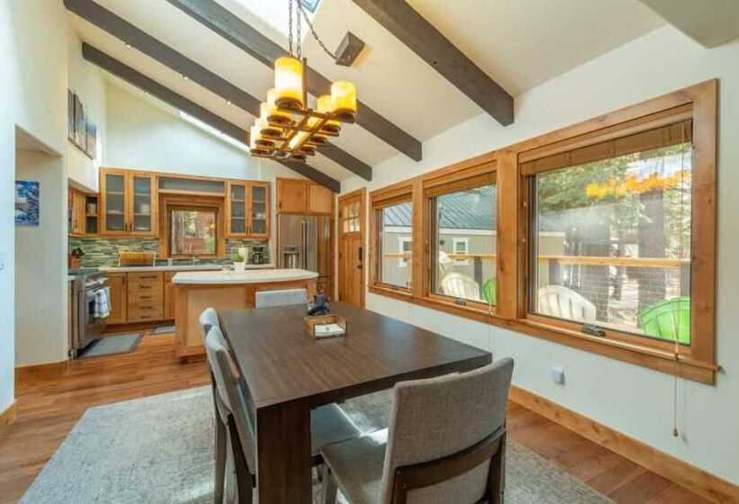 Henderson By Avantstay Lake View! Walk To Beach, Garwoods & More!