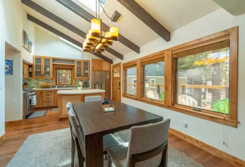 Henderson By Avantstay Lake View! Walk To Beach, Garwoods & More!