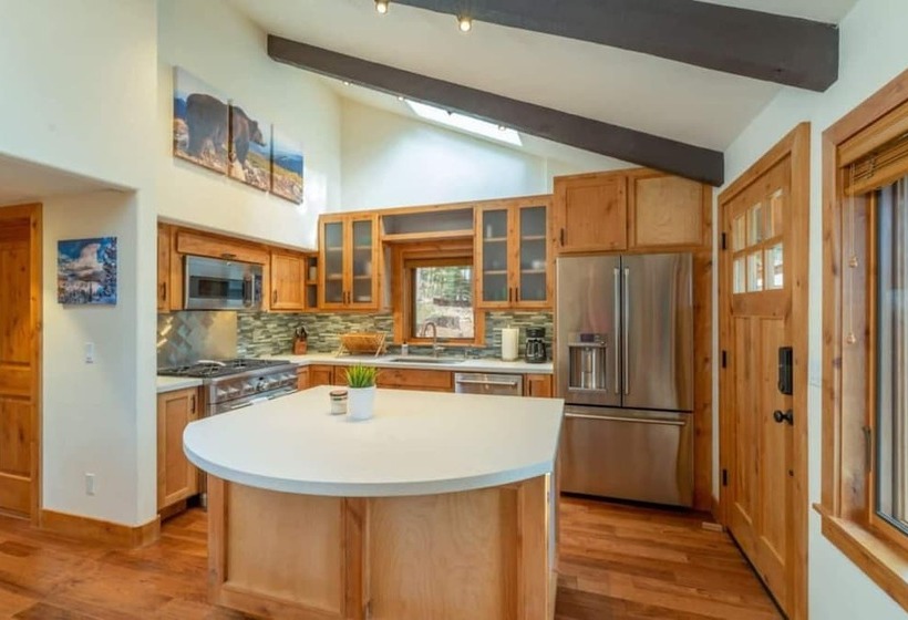 Henderson By Avantstay Lake View! Walk To Beach, Garwoods & More!