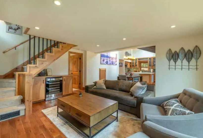 Henderson By Avantstay Lake View! Walk To Beach, Garwoods & More!