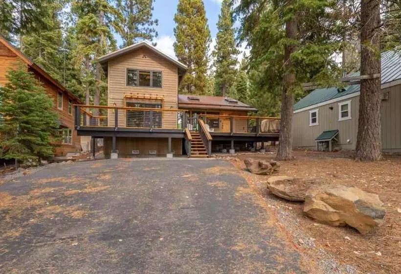 Henderson By Avantstay Lake View! Walk To Beach, Garwoods & More!