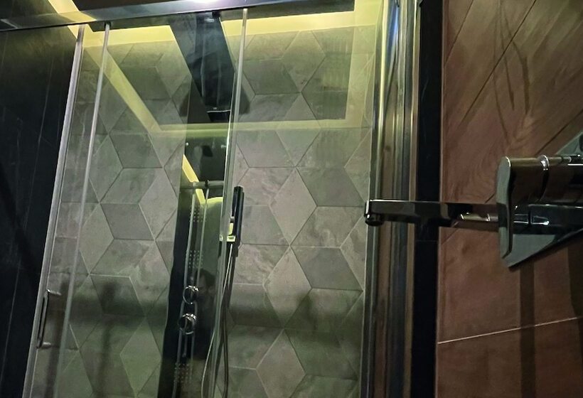 פונדק Lamberti Boutique