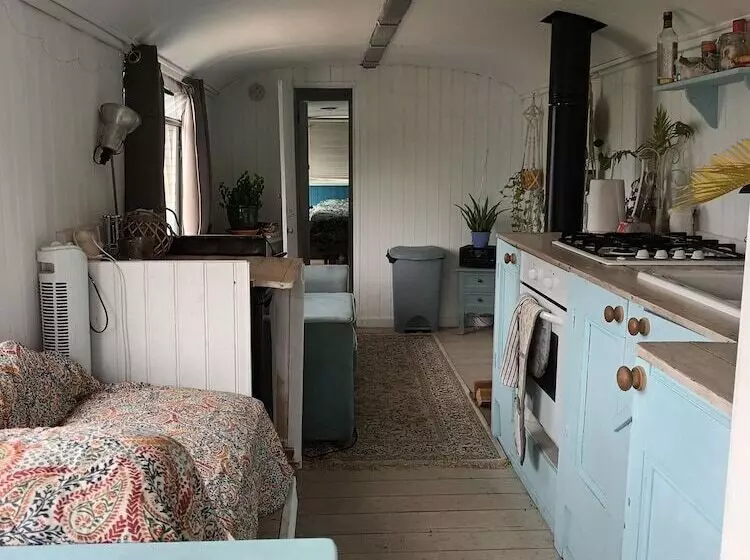 Hotelli Converted French Bus With Stunning Views