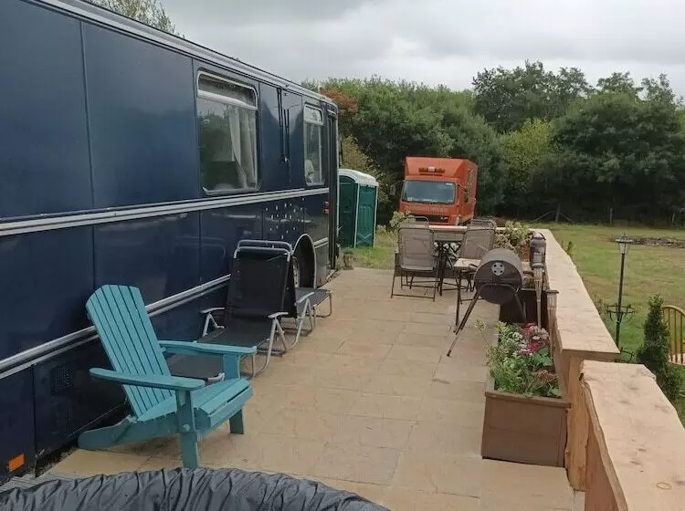 Hotelli Converted French Bus With Stunning Views