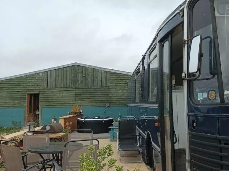 Hotelli Converted French Bus With Stunning Views