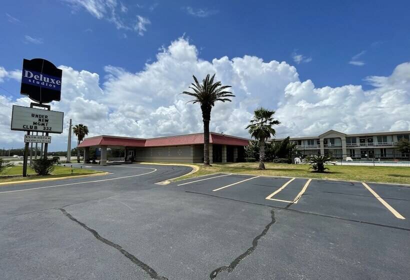 Отель Deluxe Studios