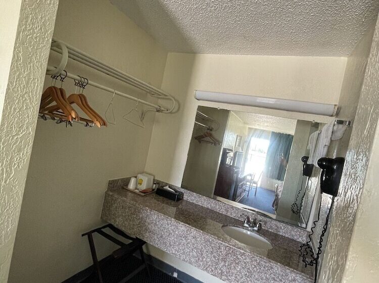 Отель Deluxe Studios