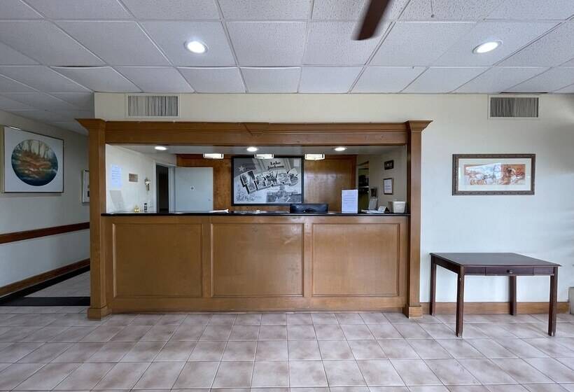 Отель Deluxe Studios