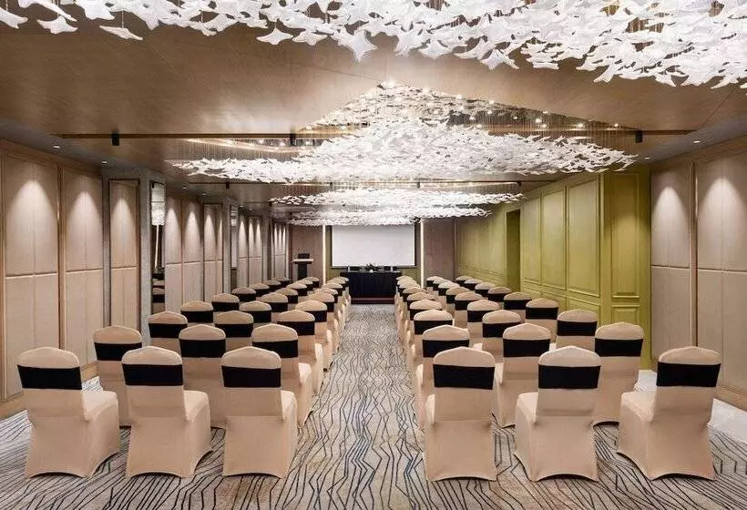 ホテル Ramada Encore By Wyndham Siliguri Sevoke Road