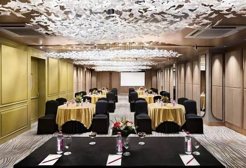 ホテル Ramada Encore By Wyndham Siliguri Sevoke Road