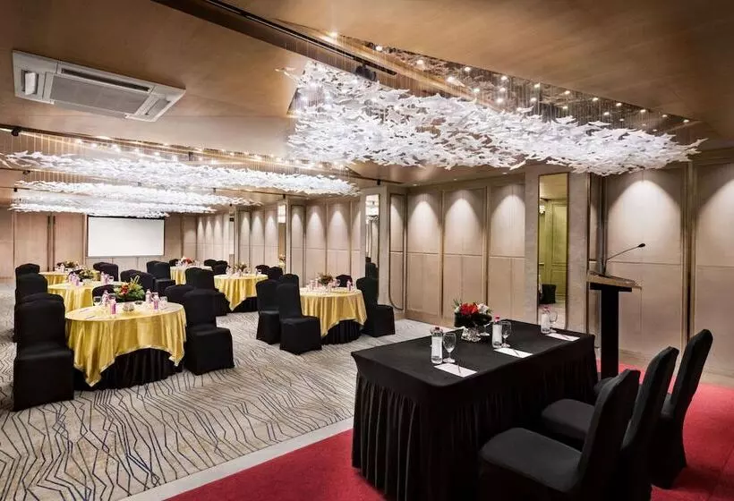 ホテル Ramada Encore By Wyndham Siliguri Sevoke Road