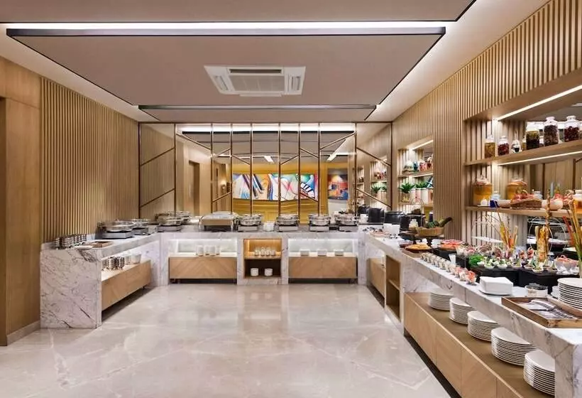 ホテル Ramada Encore By Wyndham Siliguri Sevoke Road