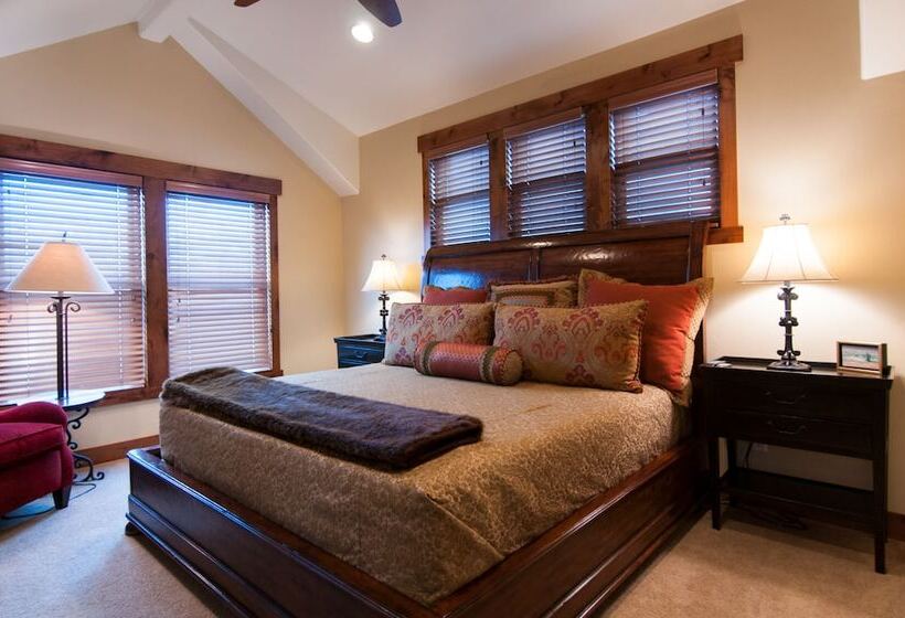 Norfolk Retreat By Avantstay Luxurious Mountain Home W/ Hot Tub