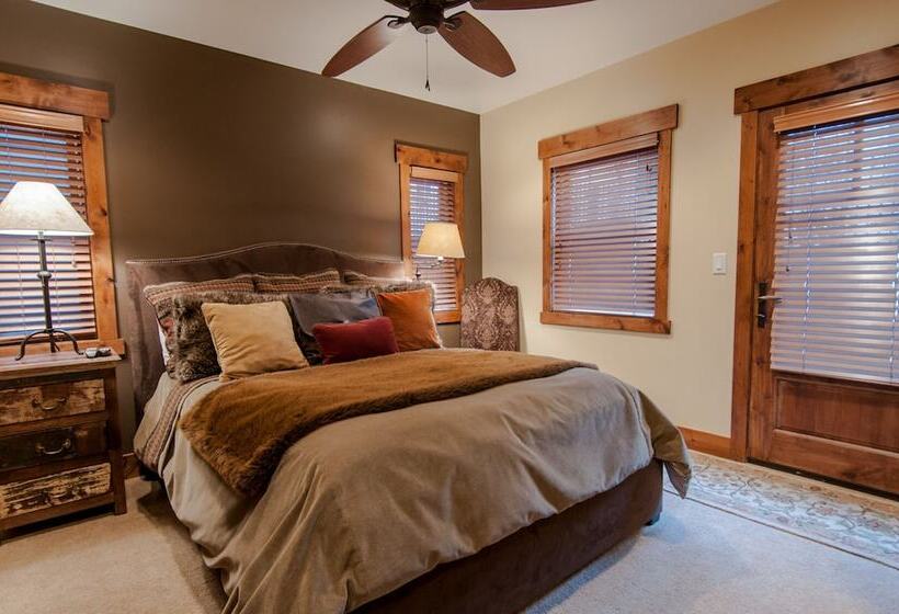 Norfolk Retreat By Avantstay Luxurious Mountain Home W/ Hot Tub