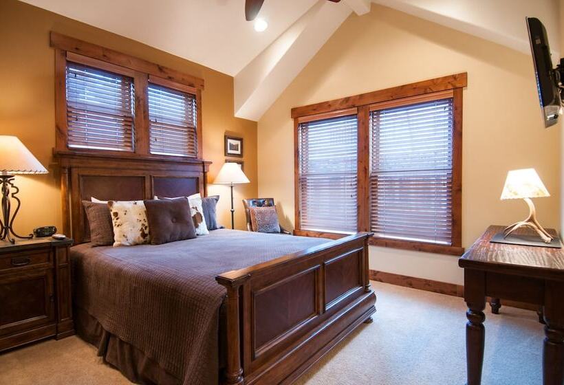 Norfolk Retreat By Avantstay Luxurious Mountain Home W/ Hot Tub