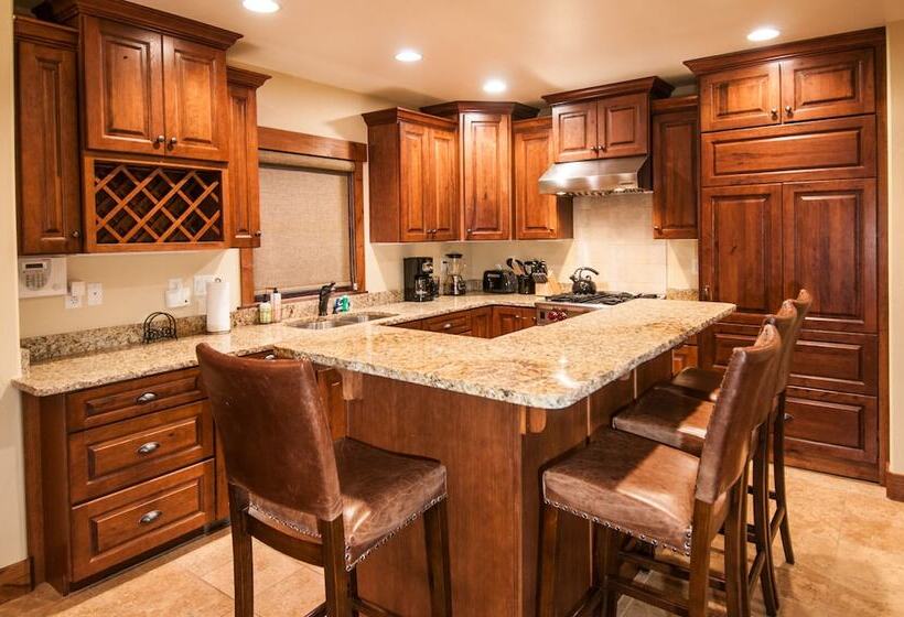 Norfolk Retreat By Avantstay Luxurious Mountain Home W/ Hot Tub