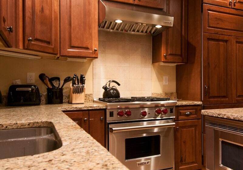 Norfolk Retreat By Avantstay Luxurious Mountain Home W/ Hot Tub