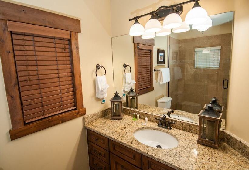 Norfolk Retreat By Avantstay Luxurious Mountain Home W/ Hot Tub