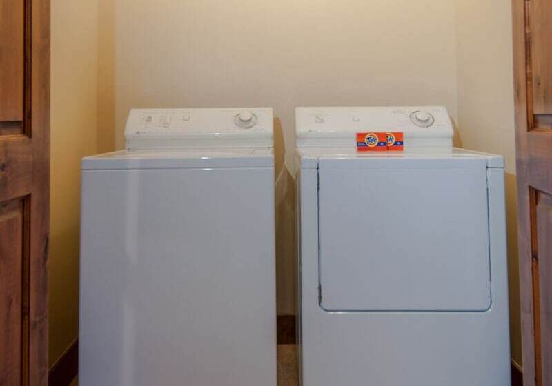 Norfolk Retreat By Avantstay Luxurious Mountain Home W/ Hot Tub