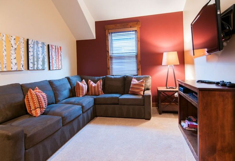 Norfolk Retreat By Avantstay Luxurious Mountain Home W/ Hot Tub