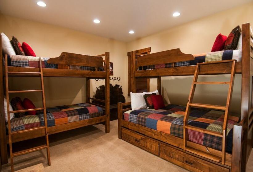 Norfolk Retreat By Avantstay Luxurious Mountain Home W/ Hot Tub