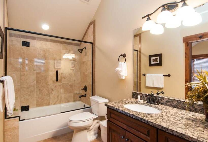 Norfolk Retreat By Avantstay Luxurious Mountain Home W/ Hot Tub