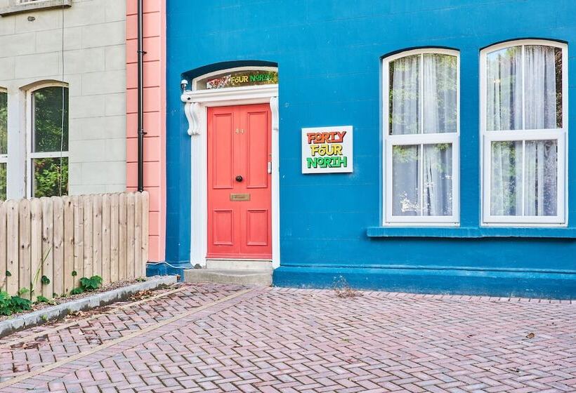 פנסיון Forty Four North