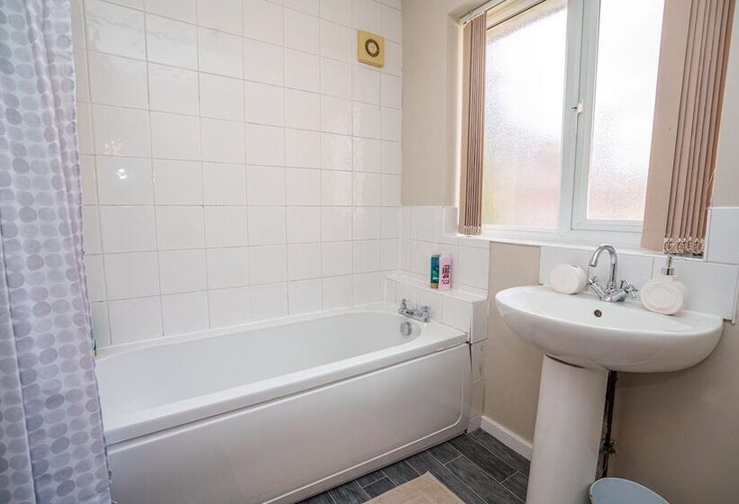 פנסיון Hucknall House