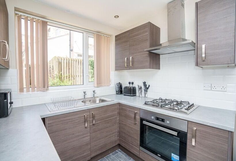 פנסיון Hucknall House