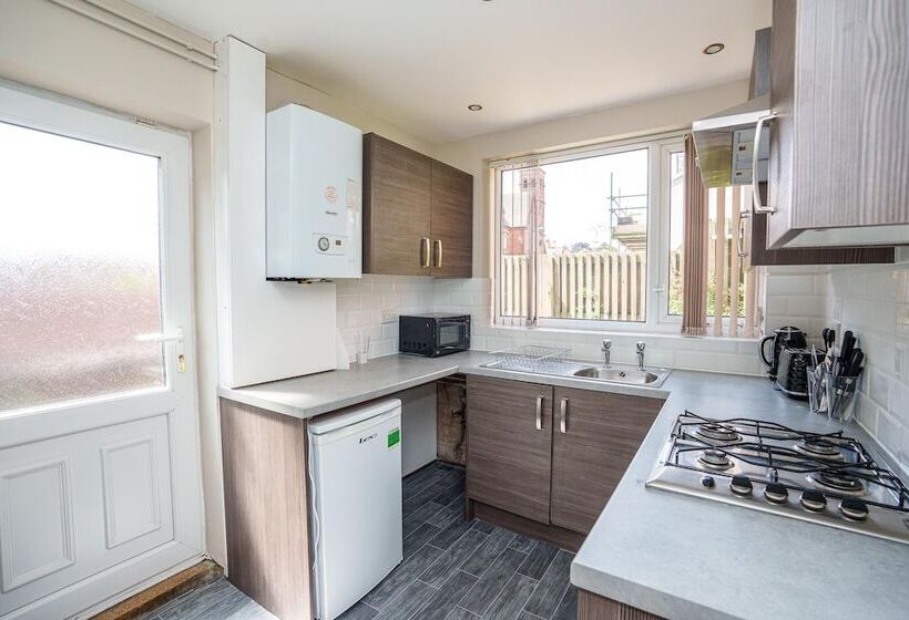 פנסיון Hucknall House