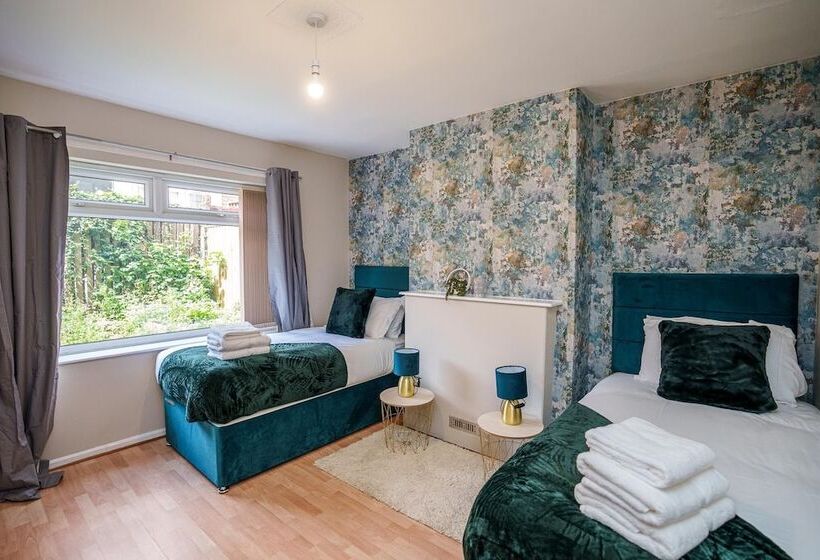 פנסיון Hucknall House