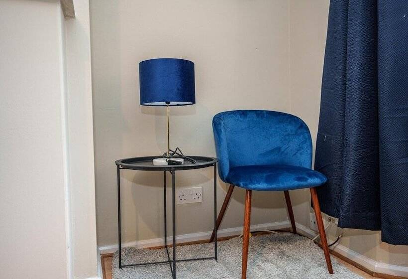 פנסיון Hucknall House