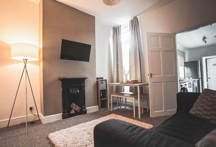 Residência Comfortable 3 Bed House In Coventry