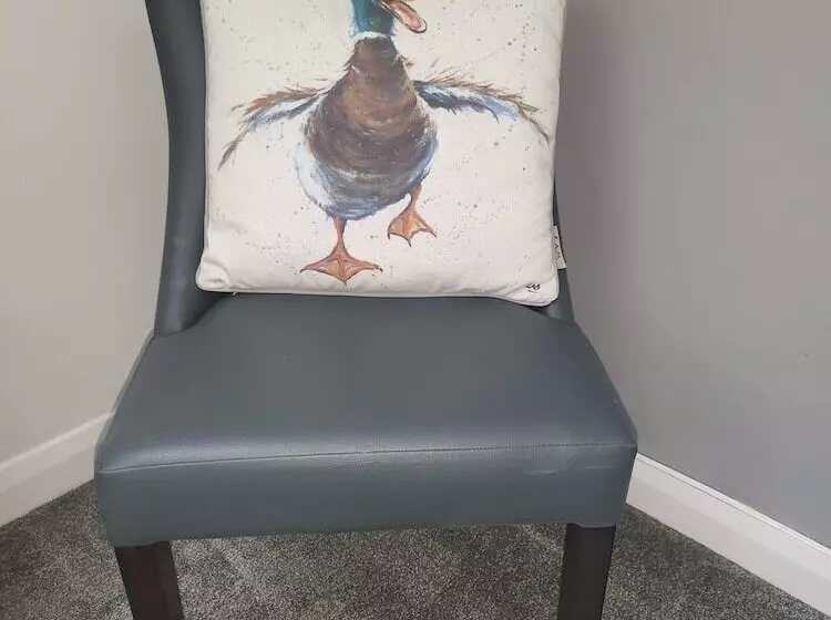 Residenssi Immaculate 7 Bed House In Ashton Under Lyne, Ol7