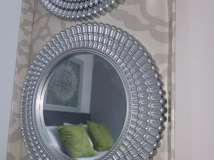 Residenssi Immaculate 7 Bed House In Ashton Under Lyne, Ol7