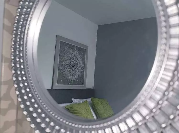 Residenssi Immaculate 7 Bed House In Ashton Under Lyne, Ol7