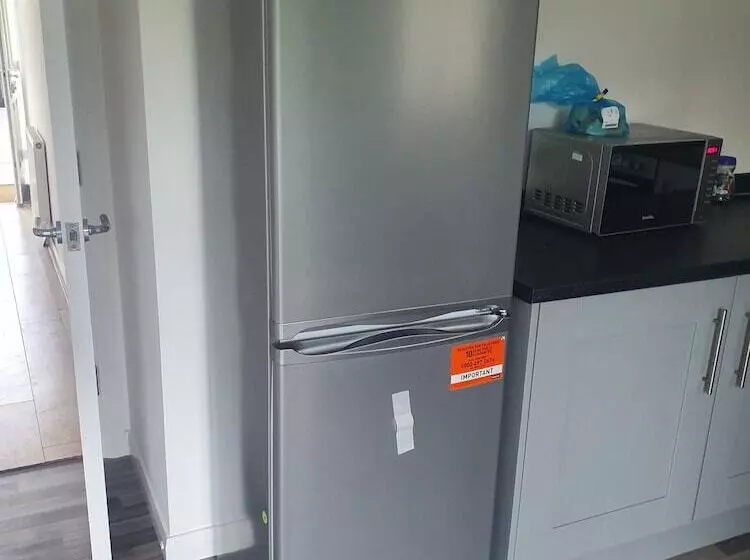 Residenssi Immaculate 7 Bed House In Ashton Under Lyne, Ol7