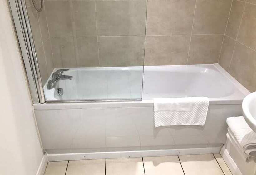 레지던스 Immaculate 7 Bed House In Ashton Under Lyne, Ol7