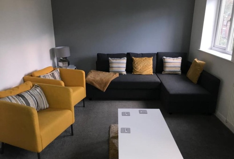 레지던스 Immaculate 7 Bed House In Ashton Under Lyne, Ol7